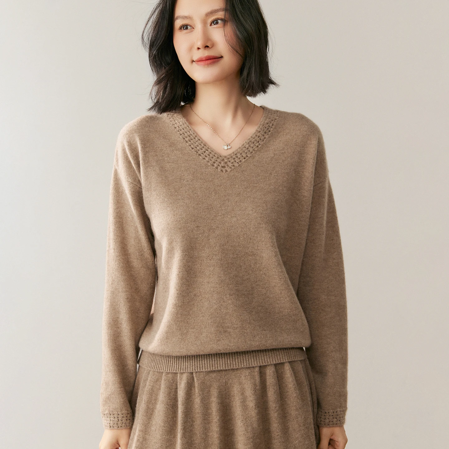 Women's V-Neck Cashmere Sweater - Image 3